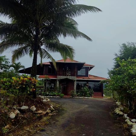 The Roadhouse Bed & Breakfast เตนา ภายนอก รูปภาพ