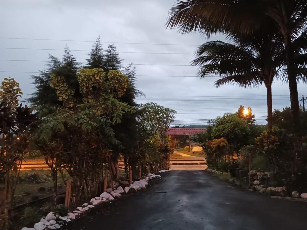 The Roadhouse Bed & Breakfast เตนา ภายนอก รูปภาพ